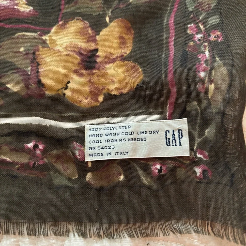 GAP Floral Scarf - Picture 4 of 6